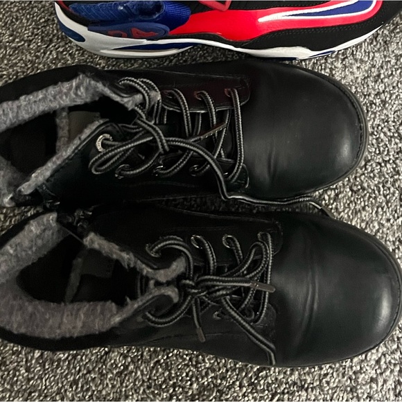 Boy shoes. Size 4-4.5. - Picture 3 of 5